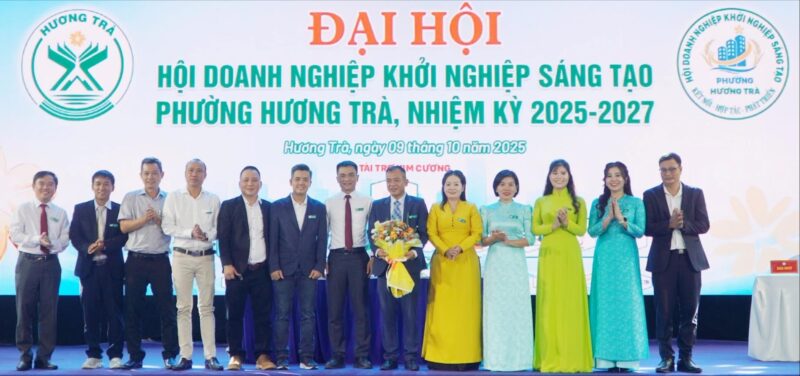 Ban Chấp hành Hội Doanh nghiệp khởi nghiệp sáng tạo phường Hương Trà (nhiệm kỳ 2025 - 2027) ra mắt tại đại hội. Ảnh: PHAN VINH